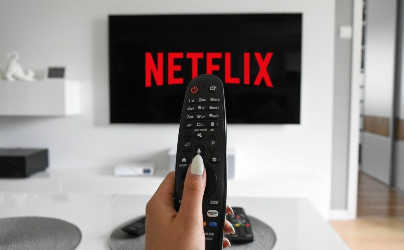 Gdzie oglądać seriale online za darmo? Jaka jest cena za Netflix i HBO GO?